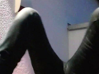 MILF Squirts Jeans Wett