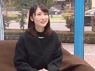 250103乳首の色とか気にする奥様に挿入i3