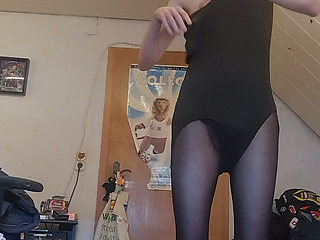 Femboy ballerina is looking for someone to train