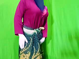 An Indian beauty masturbating while wearing a saree, clear Hindi