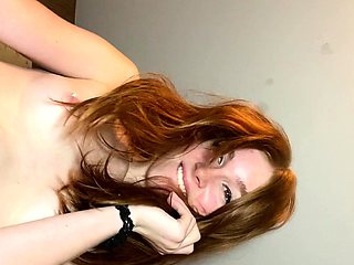 Solo pussy toying redhead close up action