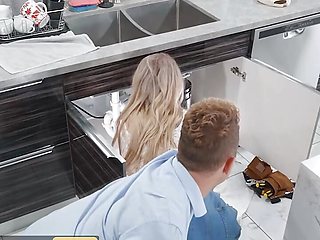 Hot Plumber Kaylee Ryder Is Better At Fixing Van's Pipe Than Fixing His Kitchen Sink - BRAZZERS