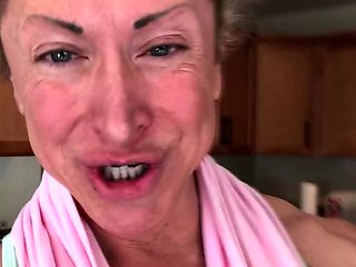 Cumshot amateur MILF suck and jerks dude in the bedroom