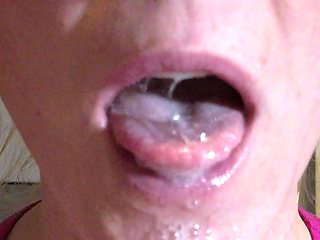 Amateur hottie solo masturbation