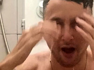 A good shower who wants to join me and spray me with cum? My anus is hot I like the sweet one