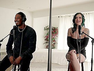 Green Haired Sexy Chick Gia Paige Gets Her Luck With The Stud Isiah Maxwell