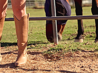 How a Real Cowgirl Rides - S2:e1