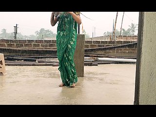 New Style XXX Video of Drenched Bhabhi