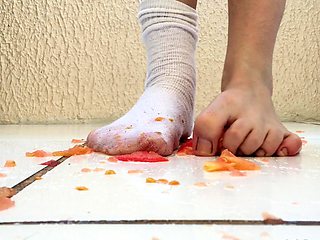 Redheaded sexbomb in foot fetish masturbation