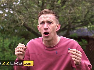 Gorgeous Jogger Lola Belluci Spots Voyeur Peeping at Her and Mounts His Massive Cock for a