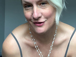 Vacation With StepMommy, She Showed Off Her Tits and Ass While Giving Me JOI To Help Me Rest