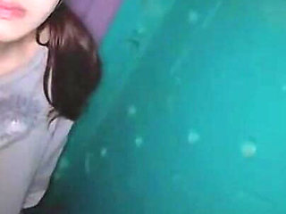 Fragile Heiress Heat as the Natural Rich Beauty Offers Warm Mouth Support Inside a Risky Temporary Booth