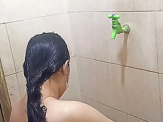 Take a bath with your sister-in-law until Crot part 1