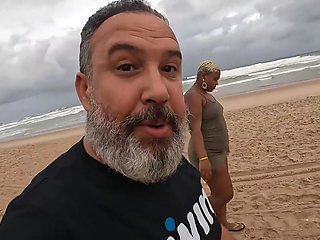 Fille Bahianaise S Etale Sur La Plage Pendant La