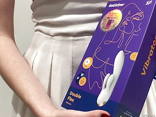 Schoolgirl unboxing new vibrator and try it until orgasm  🍆