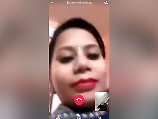 Desi Bhabhi Shows Her Boobs On Vc