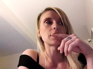 Shy amateur blonde babe masturbating in the bed