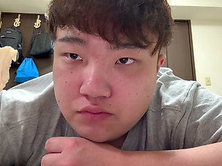 Kawaguchi-kun, eat some sweets.