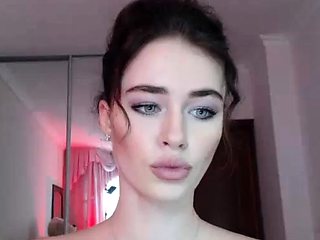 Brunette Solo Webcam Masturbation