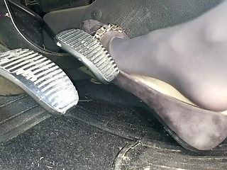 Revving in Grey Flats with Chains in Mp4format