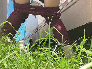 find a private spot for piss