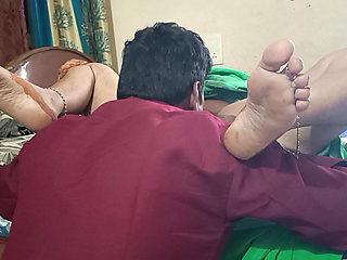 Desi Aunty Hot Fucking with Opposite Home Boy in Bed