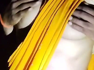 Hot Indian Kamwali Bai Romance in Yellow Saree
