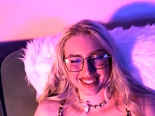 Alice Warm Heart - Giantess With Big Belly Suddenly