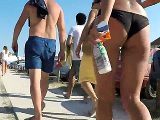 Beach voyeur follows sexy slender babe in tight bikini