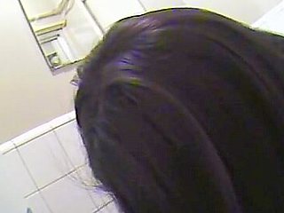 Japanese slut takes a piss and gets in a pee clip