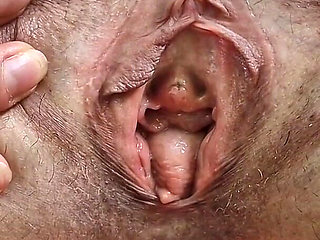 Risky Outdoor Nude Showing My Pussy