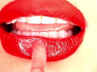 4K Applying lip glitter & smoking & drool fetish