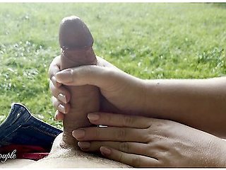 Hot Babe Gives Blowjob, Handjob And Gets Fucked During Sunset On A Public Bench !