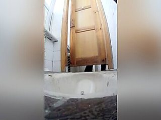 pissing wc
