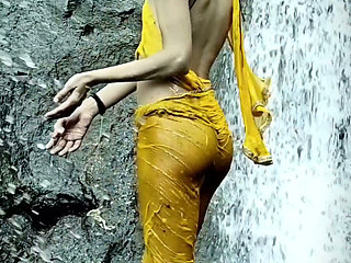 The Desi Girl From the Street Took off Her Saree and Eshal the Bad Teacher