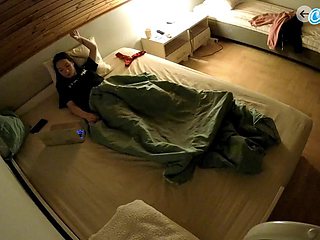 X60fps - Amateur solo masturbation in bedroom