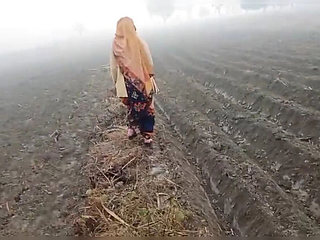 Desi Bhabhi Fucked Hard in Sugarcane Field – Hot Indian Village Sex