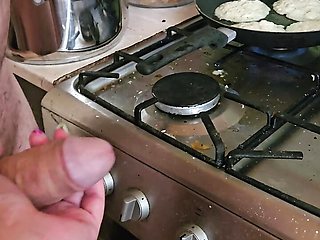 Kitchen handjob from sexy lady when I prepare dinner