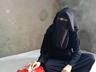 Desi Muslim Bhabhi Hard Fucked by Electrician in Doggy Style - Dearshivani Hot Scene