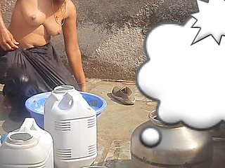 Saw bathing completely naked Full Desi Village Girl Bathroom Video