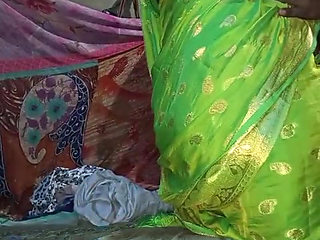 Aunty's MMS goes viral, full enjoy