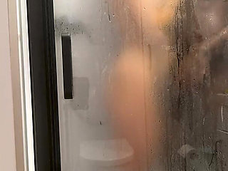 Shower Chats - Gigi Bliss X Axel Reigns