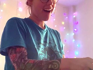Redheaded amateur MILF with a sex toy on webcam show