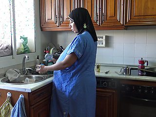 Pregnant Egyptian Wife Gets Creampied While Doing the Dishes