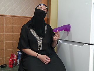 Divorced Arab Wife Loves Big Cocks