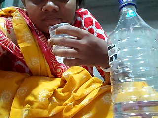 Bhabi ne pura desi ka bottle khali kor diya    Bhabhi ne pre desi bottle khali koradia    Body Ekta Bengaler Empty the bottle blank