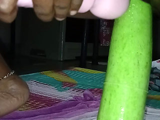 Bhabhi Ne chut ko phad Diya louki se