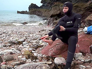 Thick 8mm Wetsuit Struggle & Sea Splash