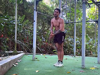 LunaBigBooty Dominates Pulldowns in Outdoor Yoga Full-Body Workout