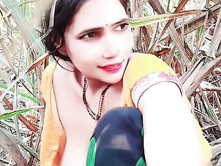 Sexy Bhabhi gets hot for sex in sugarcane field